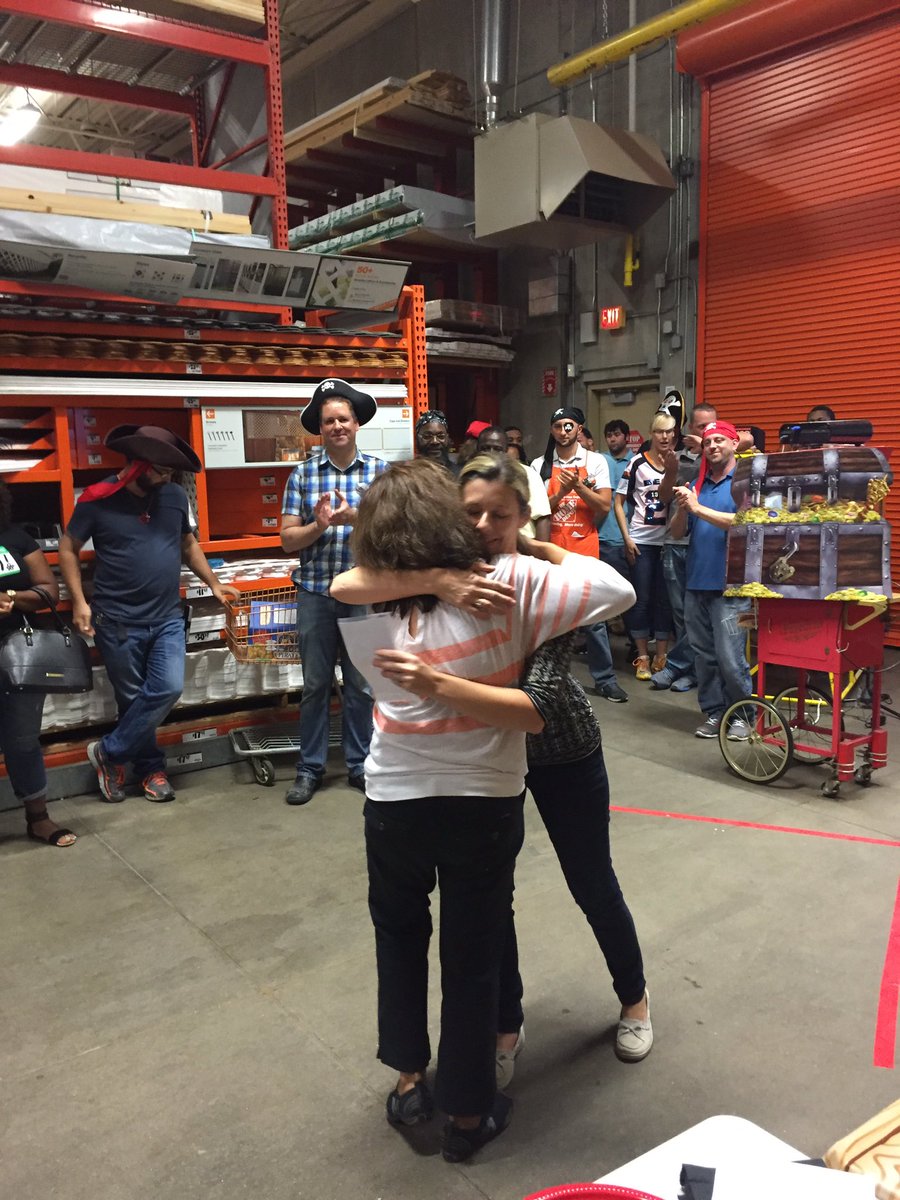 RBDuplessis's tweet photo. Great Night at 6202. Great to see so many Associates. Congrats on your checks! Well deserved... https://t.co/AyitVTU2BI