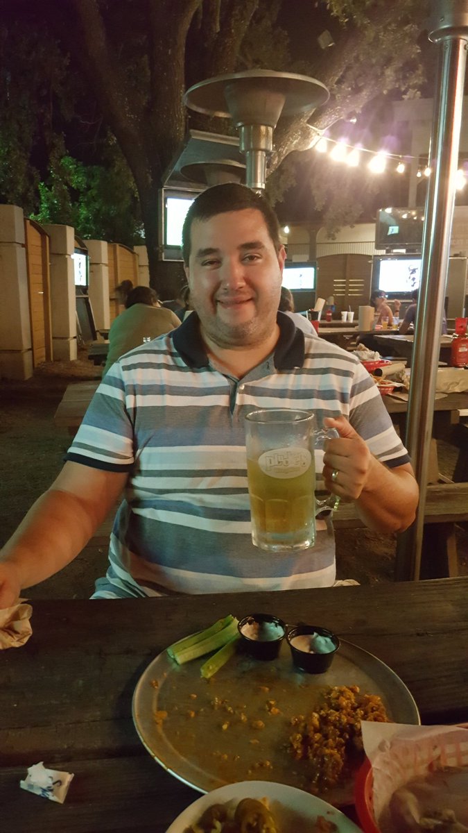 ellesee87's tweet photo. My honey just finished 25 fire in the hole wings @Pluckers #SanMarcos! #WingTime  #HappyBirthdayLorena https://t.co/ZgZ36aDX3D
