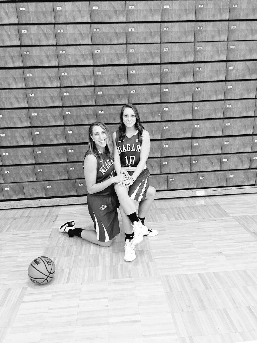 jimmbo_10's tweet photo. literally so proud of you #sammysgoingpro #awkwardpictures #awkwardpeople #hashtag https://t.co/CYZgiexxBu
