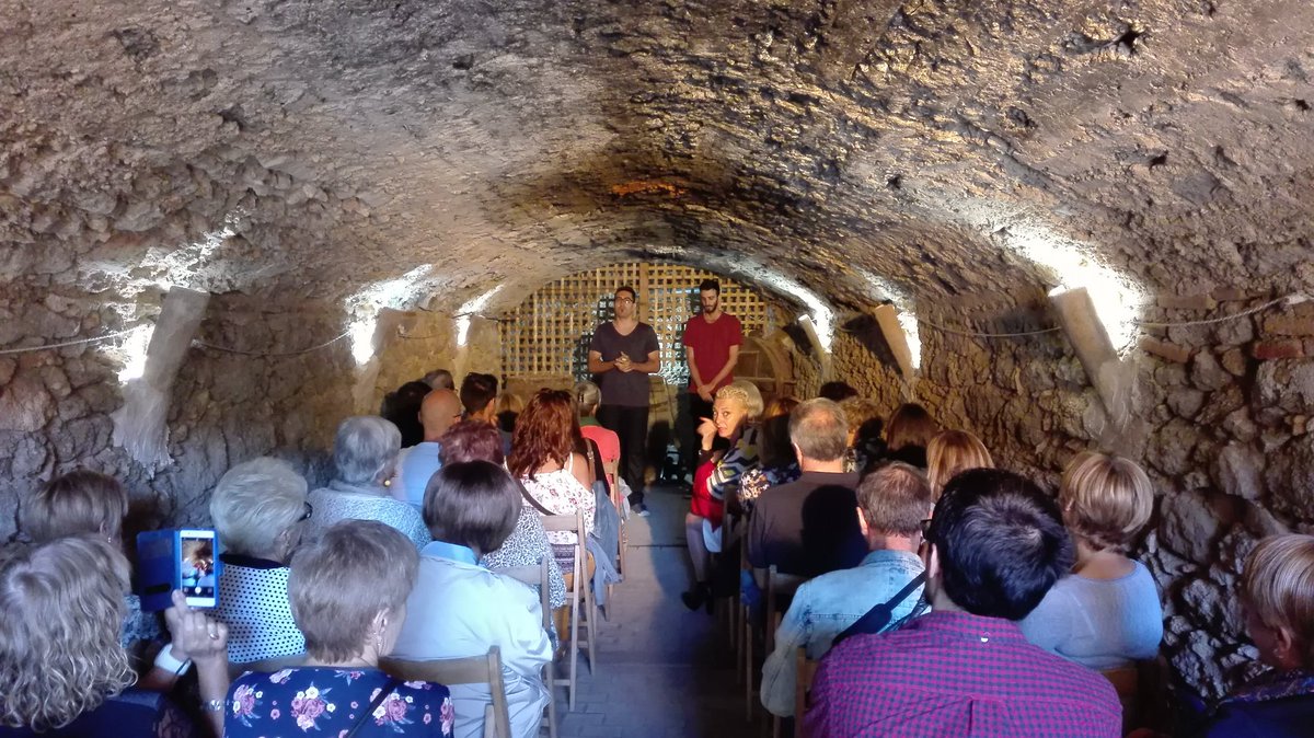 TeatredeButxaca's tweet photo. Aquest diumenge vam gaudir del vermut amb productes del territori @cuadestiu #cua2016 i amb #Be1Beat https://t.co/KxWwP9Ktke
