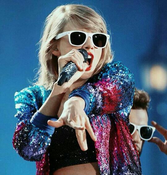 negiswiftie13's tweet photo. We support you and we love u more than you think #careaboutyouriranianfans @taylorswift13 https://t.co/MrvoyJ8h3z