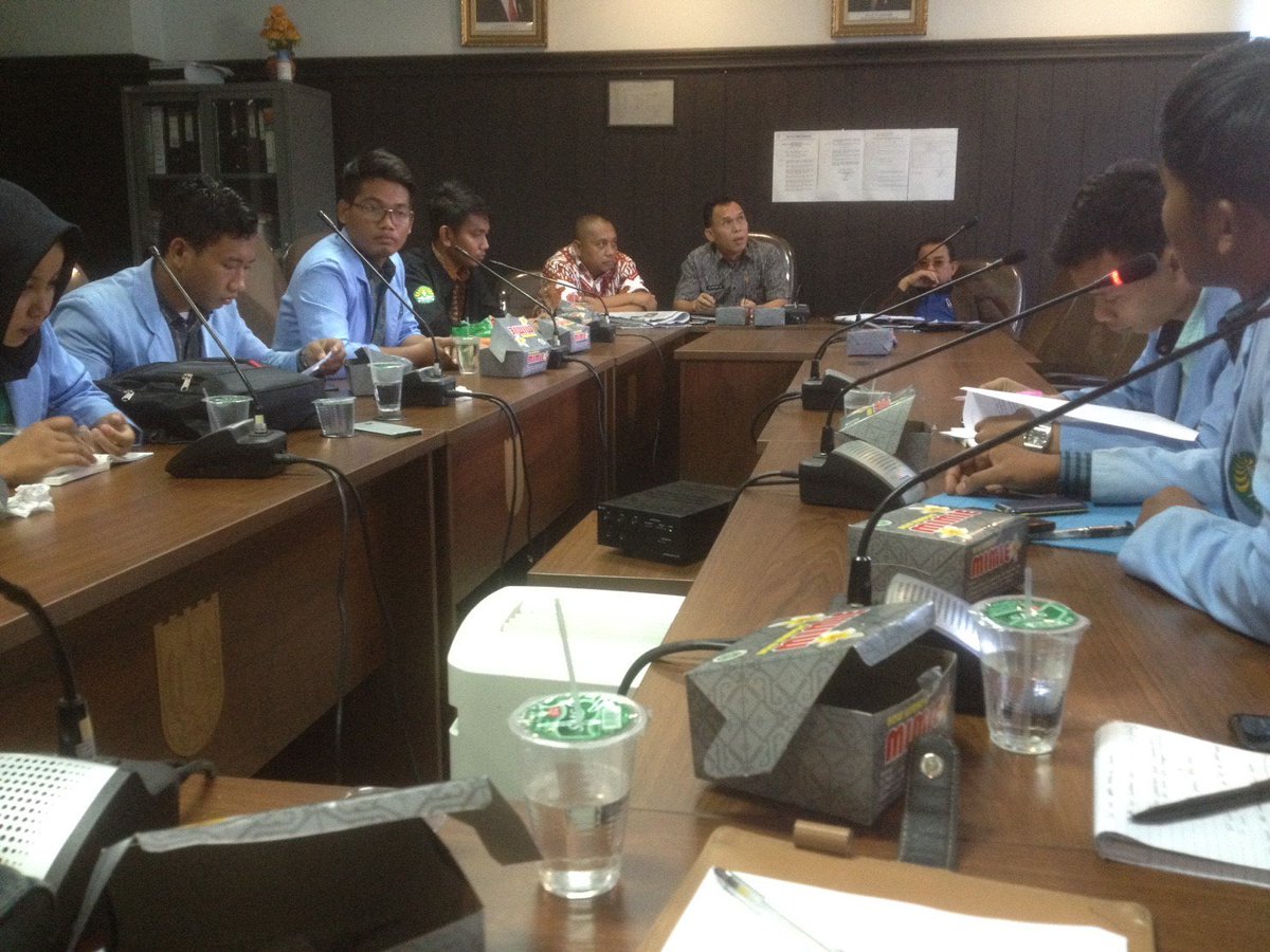 DPMFHUR's tweet photo. Kunjungan ke Komisi I DPRD Kota Pekanbaru sbg bentuk pelaksanaan program kerja Komisi III DPM FH UR https://t.co/nCHGOIKA5X