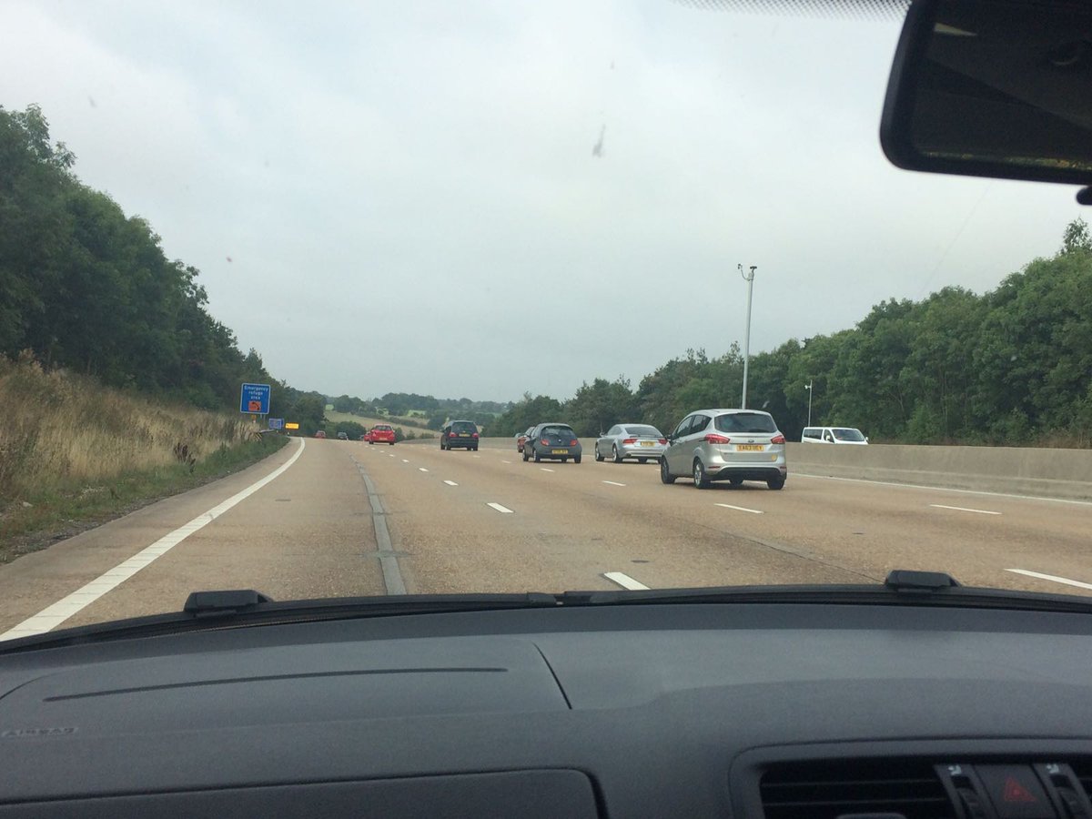 TinTopsuk's tweet photo. I'm going to say it, all of these ppl can't drive and should be arrested immediately. Lane 1 is lonely!! https://t.co/SjSCoDpshU