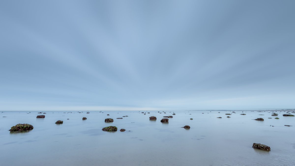 _BenjaminGraham's tweet photo. Low tide at twilight, Aldwick Rocks @Chiobserver @ChichesterHr @EpicCosmos @VSussex @SussexLifeMag https://t.co/gcMpUrYJCv