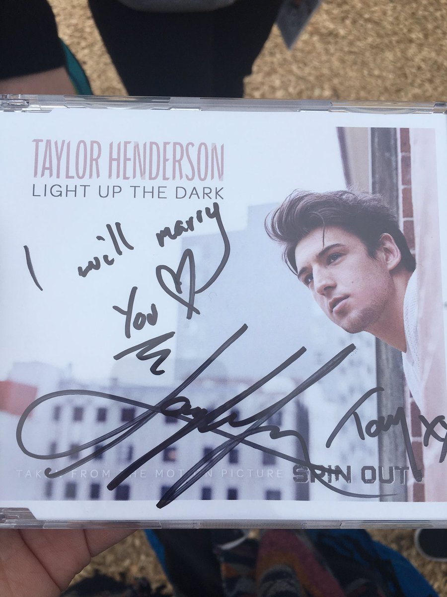 rarerare94's tweet photo. @taylorhenders0n thank you so much for making my day - can't wait to see you on Saturday night #bestdayofmylife https://t.co/xnqNwbdwLI
