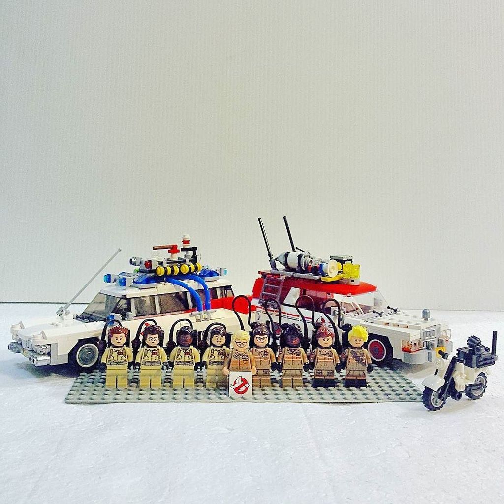 KvasirYYC's tweet photo. Two generations of @Ghostbusters and fleet in #Lego. #Ghostbusters #ECTO1 #ecto2 https://t.co/3myORFTlar