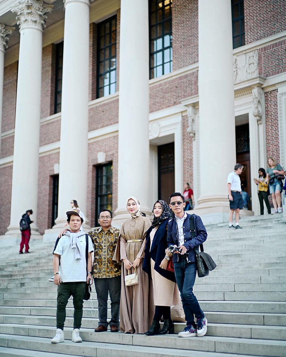 With Bapak Sukidi Mulyadi, MA, PhD students in Harvard University. Terimakasih atas sambutannya yang Luar biasa pak