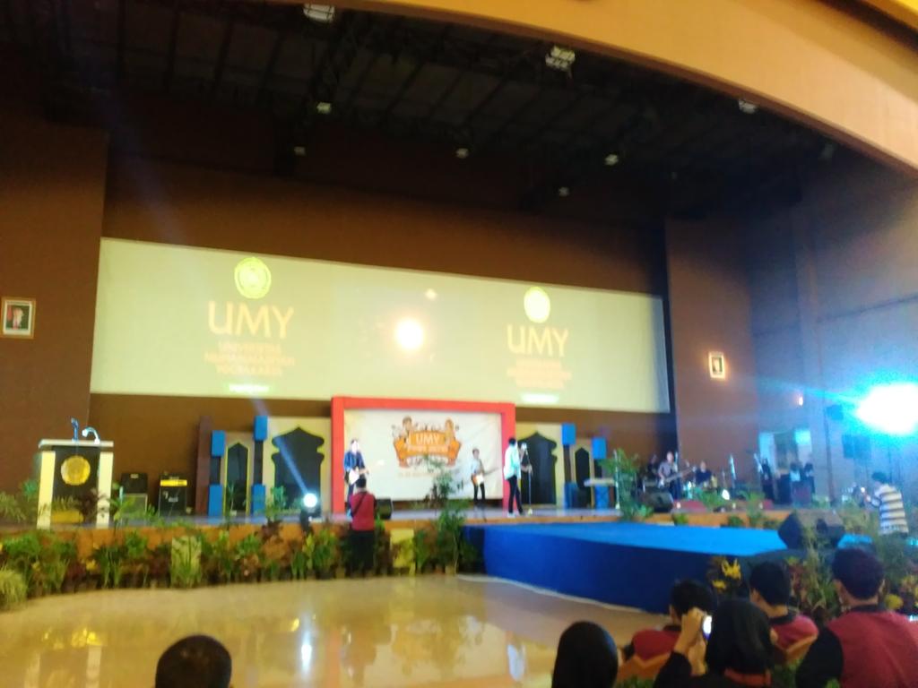 Dengan lagu Bongkar milik Iwan Fals ICC Musik menggetarkan UMY FAIR 2016 di Sportorium UMY.
#ICCteruslahberkarya