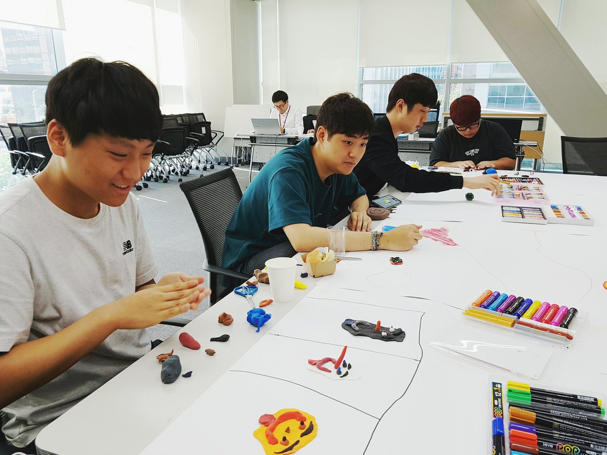 T1LoL's tweet photo. Painting #SKTT1 https://t.co/7iJxVMLT0o