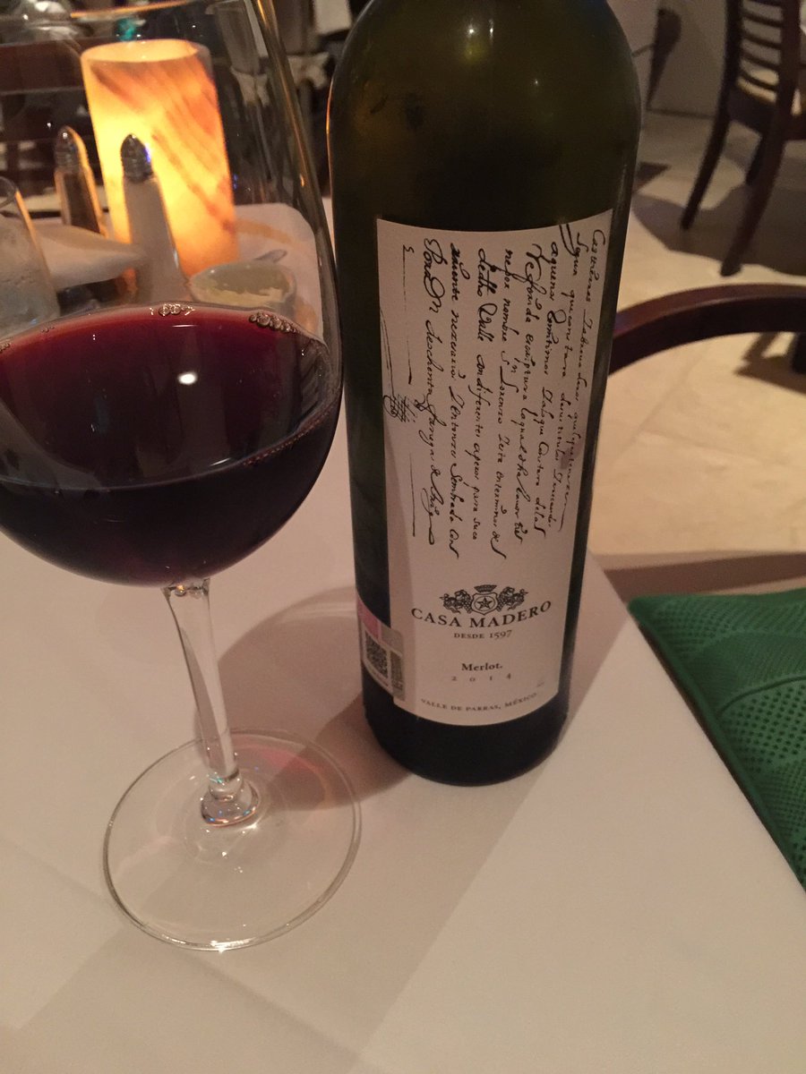 aramburu_'s tweet photo. Filete mignon con merlot mexicano @RuthsChris @CasaMadero 👌🏼#winelover #food #travel #cancun #TomaVinoMexicano https://t.co/nz47mytWxE