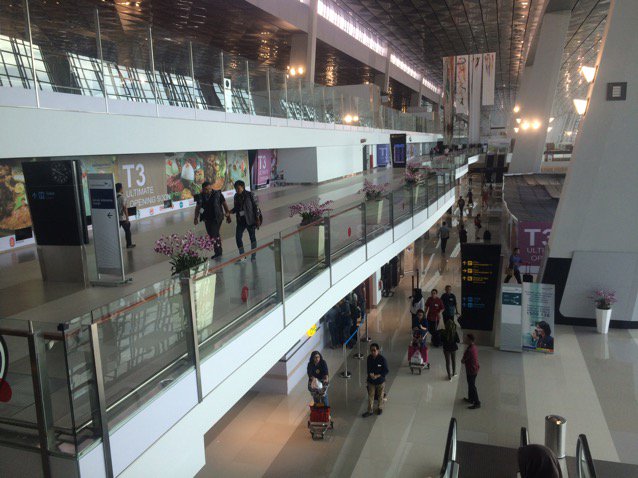 ivandryRs's tweet photo. Asli..!!! Terminal 3 baru Megah banget,turun eskalator mata luaaaaas memandang #T3UntukIndonesia #AP2UntukIndonesia https://t.co/YD9p0bsKNt
