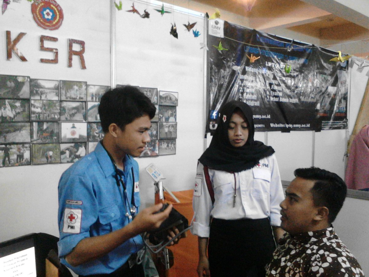 KSRUMY's tweet photo. Yuk! Mau dpt konsultasi + tensi gratis, merapat kstand #KSRUMY d UMYFAIR 2016!! Ada #OPRECKSR jg https://t.co/BQcQY6AkHZ