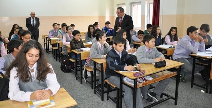 ‘Öğretmensiz’ öğretim yılı bugün başlıyor: Açık, 130 bini aşmış durumda
diken.com.tr/ogretmensiz-og…