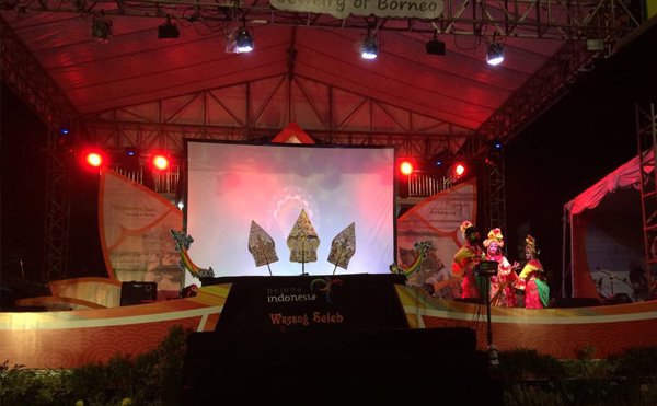 KontanNews's tweet photo. Wayang Ajen Serukan Go Digital di Festival Pasar Terapung 2016 https://t.co/MT5oIMGfRg #wonderfulindonesia .adv https://t.co/KBIMs7QItn