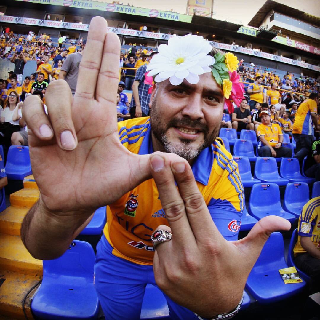 betofloresRG690's tweet photo. La #andymania pot @AndyDelort9 se desató en El Volcán....Esto es Tigres!!!!! Incomparables!!! https://t.co/uGmRbxzK7E