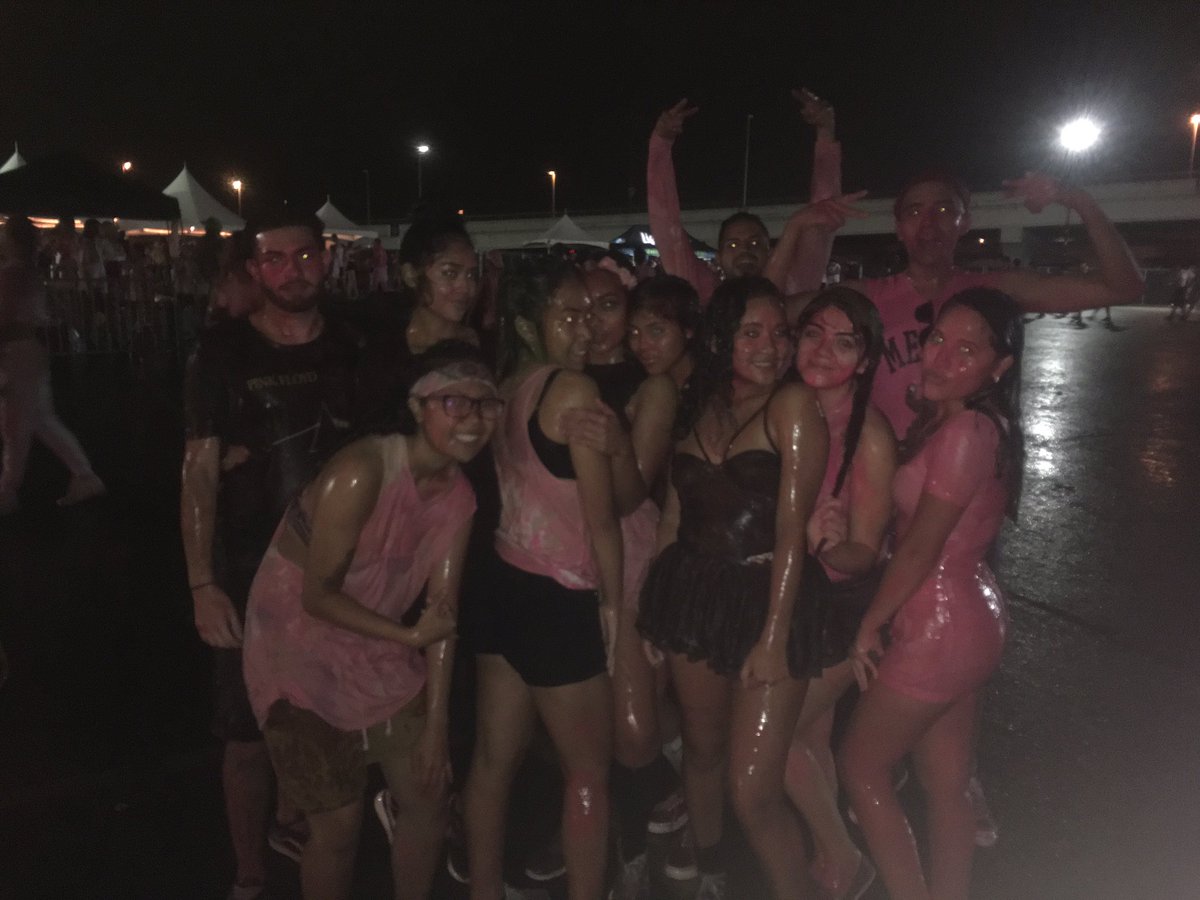 MoniGalindo1's tweet photo. #LIC2016 BABBBYYYYY π https://t.co/q0EDa96iR2
