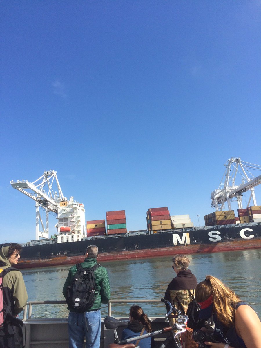 JordanGawthrop's tweet photo. Free Trade(this boat at port of Oakland)leads to increased productivity through making a wider market. #SMCEcon003 https://t.co/BRjEzqdAHT