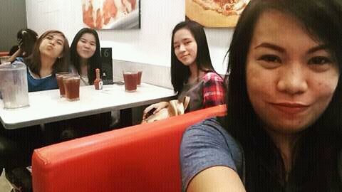 MECrescent's tweet photo. Nagkita, nagkwentuhan, nagsine 😊😀 #SulitSunDate #CollegeFriends #AfterThreeYears https://t.co/Nneqvruwuw