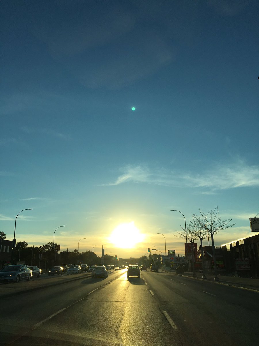 sellingwinnipeg's tweet photo. Beautiful evening sky #Winnipeg #sunset2016 #sunnystjames https://t.co/l6RYqEN7YI