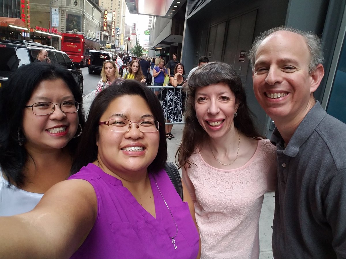 laughlovelive12's tweet photo. Always so nice to see OYF Friends ❤💃👣  #OnYourFeet #OYFFans #OnYourFeetFriends https://t.co/N8mLT5PRXu