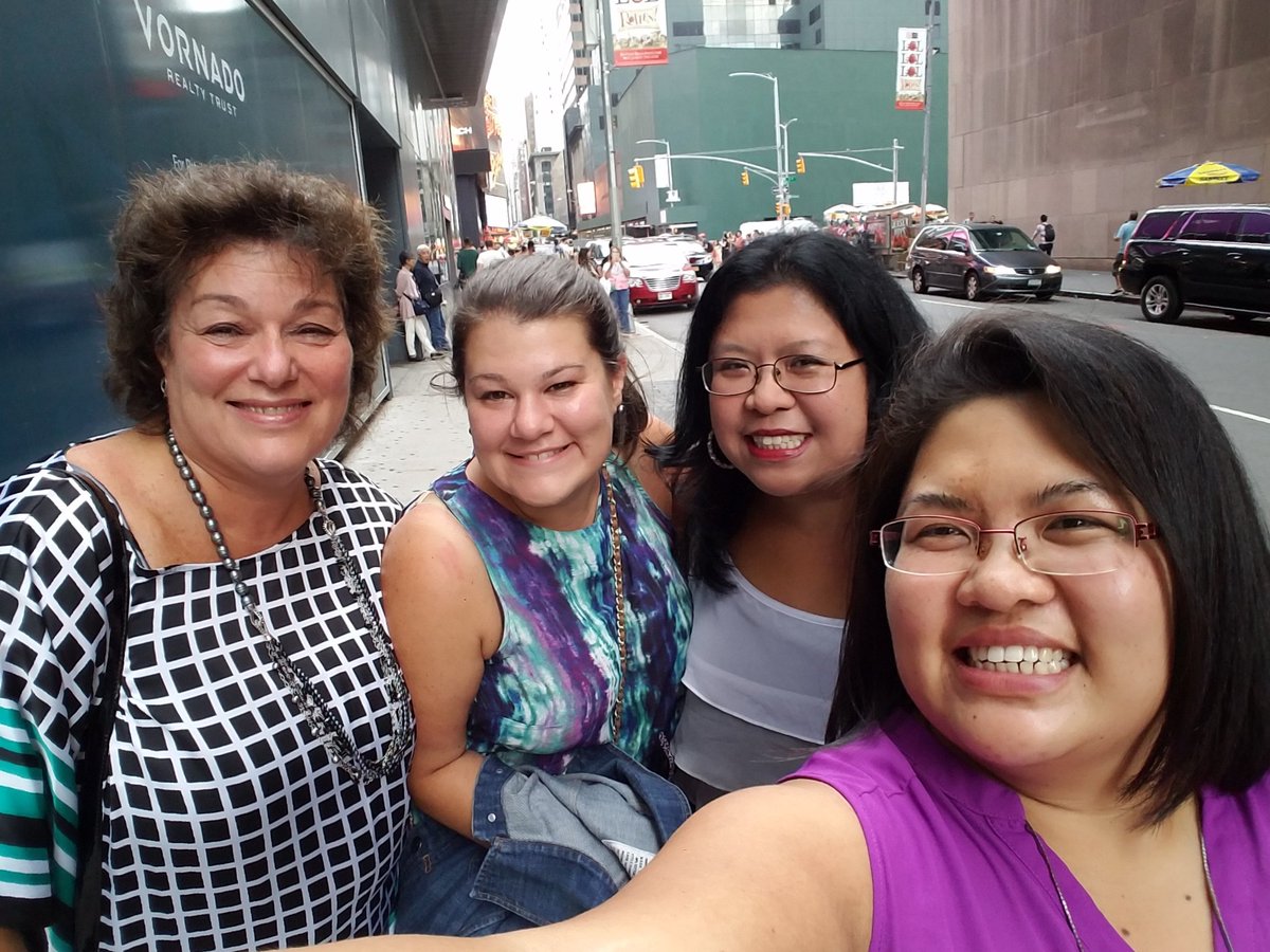 laughlovelive12's tweet photo. Always so nice to see OYF Friends ❤💃👣  #OnYourFeet #OYFFans #OnYourFeetFriends https://t.co/N8mLT5PRXu