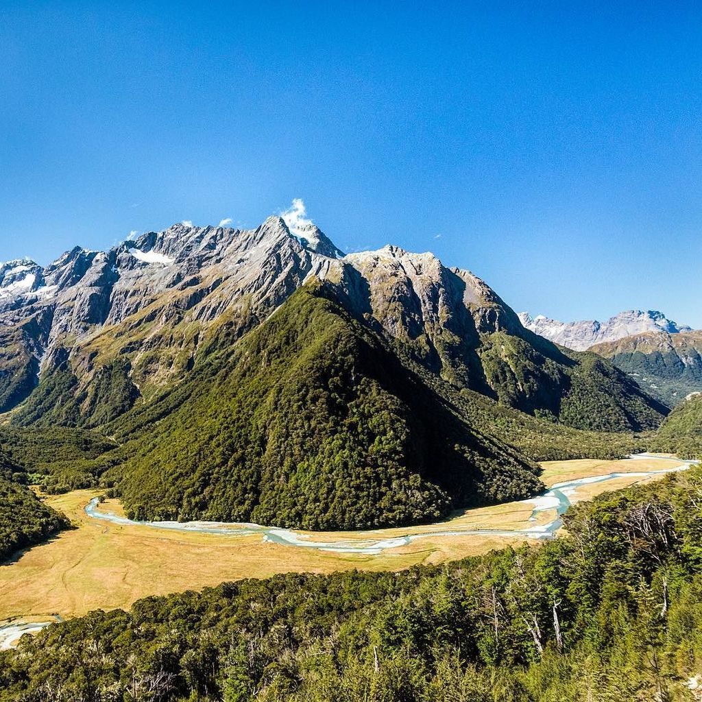 amongmountains&lakes tweet media