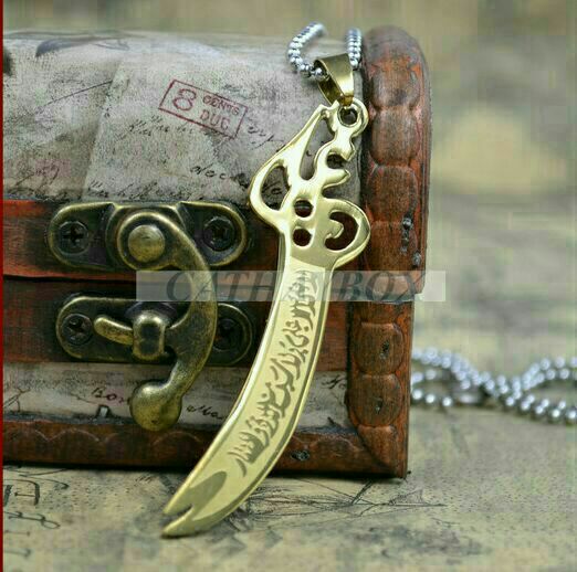 عم يتسائلون
عن عشقڪ العظيم
عن صلاة العشق إلتي
أصليها في حظرتڪ
وعن قلب ولهان في حبڪ
وهنيئاً لقلب أتعبه هيامڪ #ياعلي✋