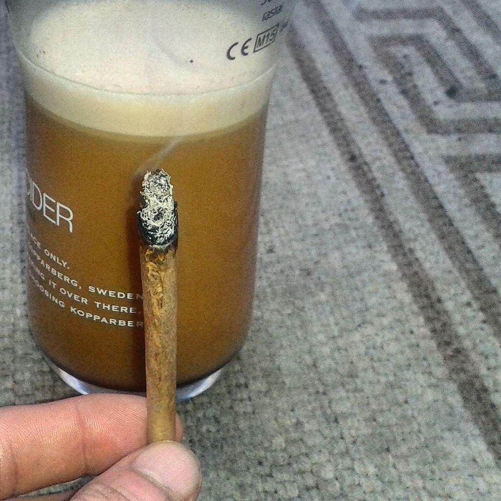 andrewpyrah's tweet photo. Keep your worms I'll have a #coffee and a #hashjoint . #breakfastofchampions #peaceandpot โฆ https://t.co/bqpeqb4PjI https://t.co/CoDdtGLuGD