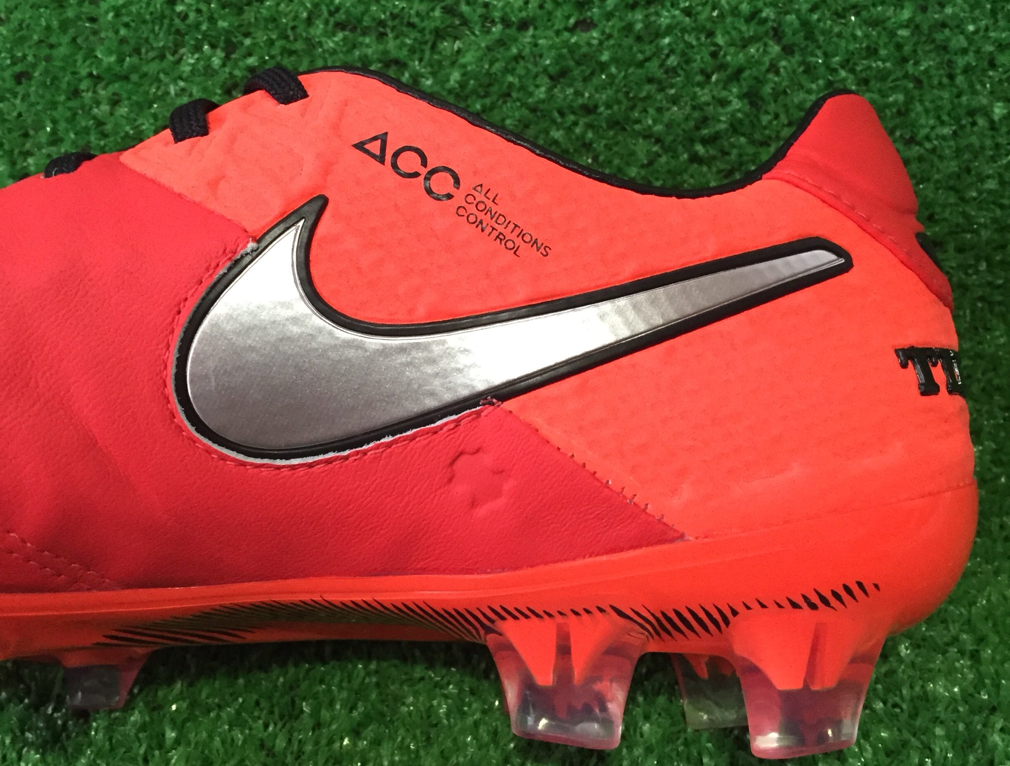 サッカースパイク Kohei Sblog ナイキ サッカースパイク ティエンポレジェンド6 Fg 機能性 素材 重量 特徴 詳細 T Co Nzbpujrxno