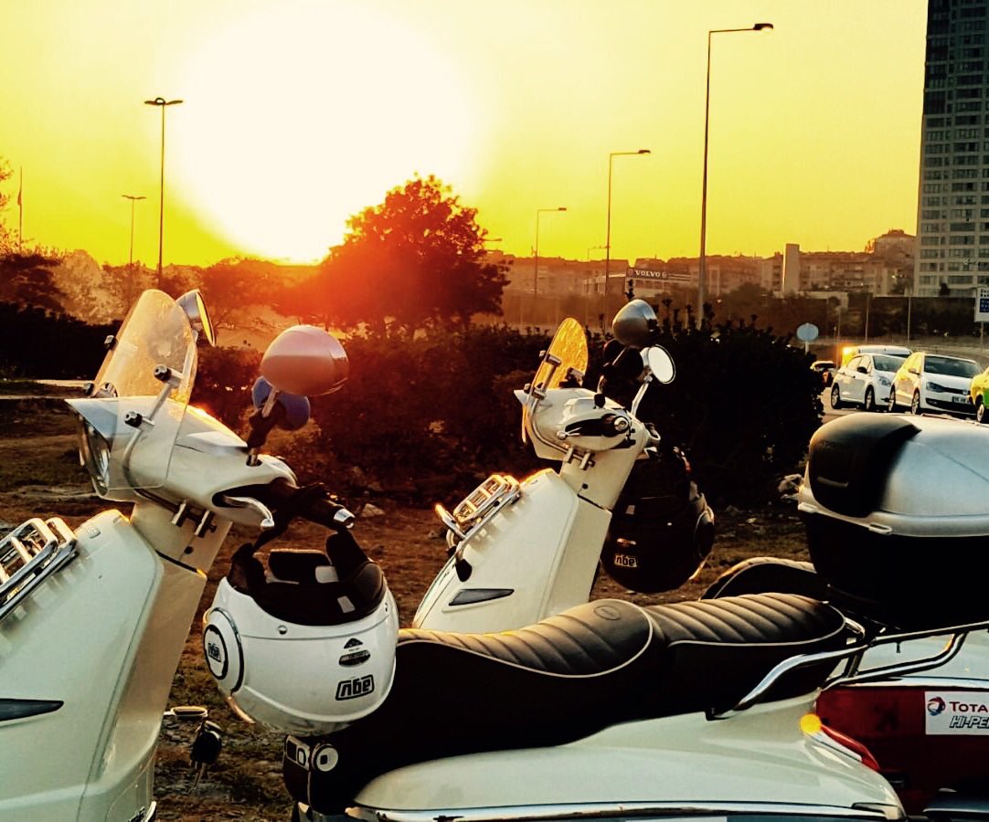 AdventureDjango's tweet image. Sunset in Istanbul ! #mydjango @PeugeotScooter @UnstoppableOff @PlanetRide_