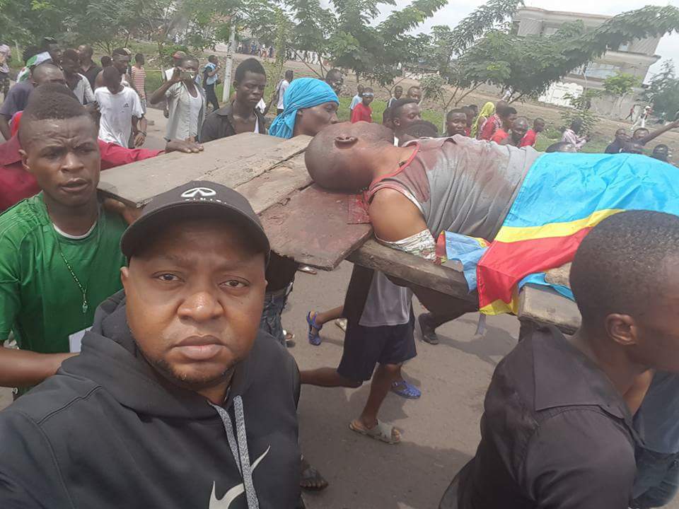 Un congolais tombe .Seigneur un mort de trop.Mon coeur saigne