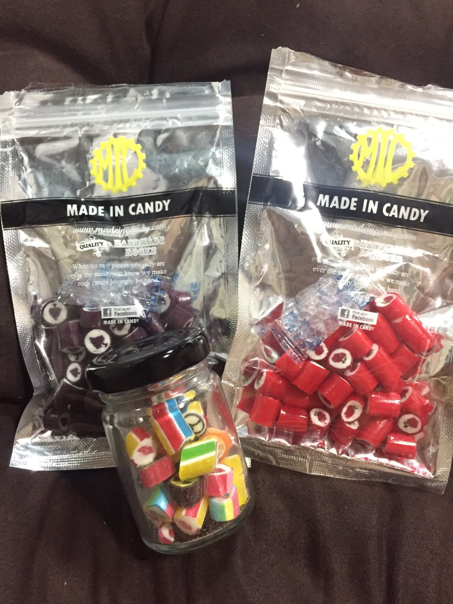 ThemickyPyc's tweet photo. ขนมมีความอร่อย...แต่คนทำขนมมีความน่ากินกว่าขนมมากกกก 555 😂😱💙💕 #MadeInCandy https://t.co/o52gzwFvTB