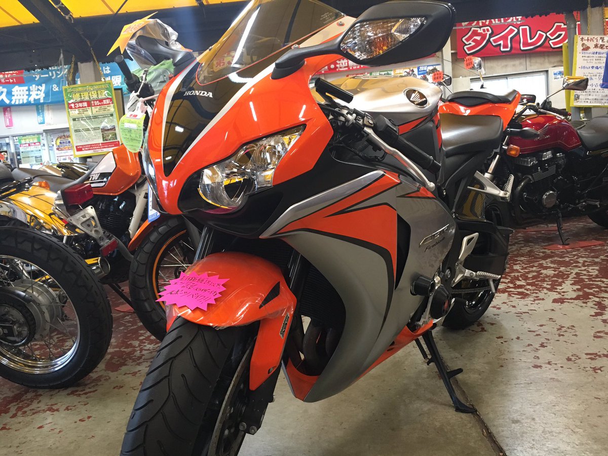 Corosuke1000's tweet photo. ご報告があります！
この度CBR1000RRの納車が決まりました。
完全に一目惚れです。
長く大事に乗りたいです😭💓
#センダボ
#CBR1000RR https://t.co/BApffQ02VS