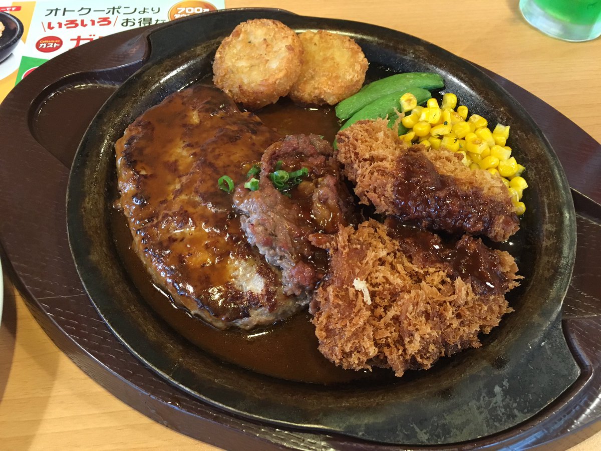 とあるmajifan ガストの超肉盛り ワイルドプレート 粗挽きハンバーグは崩れ易いけど美味い ヒレカツは普通だが焼肉は不味い でも満足 ハンバーグ2枚プレートの無いのが残念