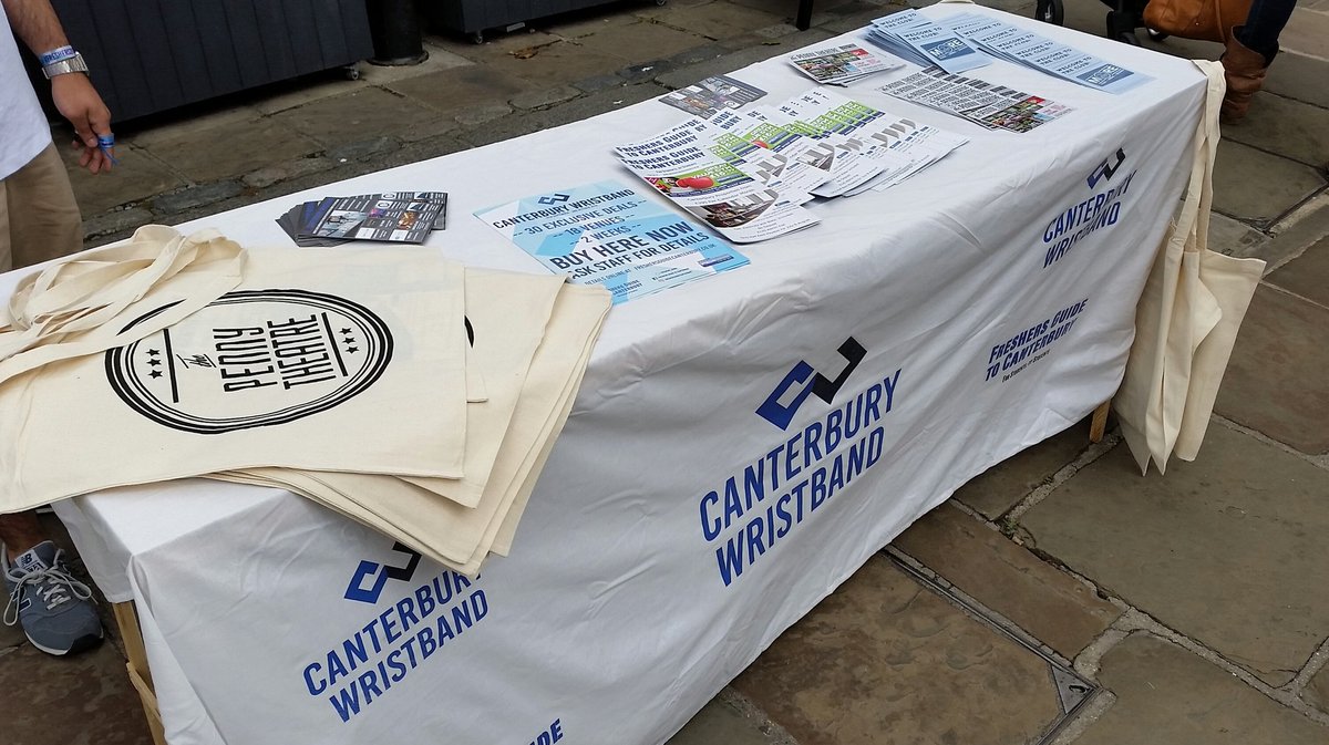 Freshers_Guide's tweet image. We are in the high street now! Don&apos;t miss out on your chance to buy your wristband!!