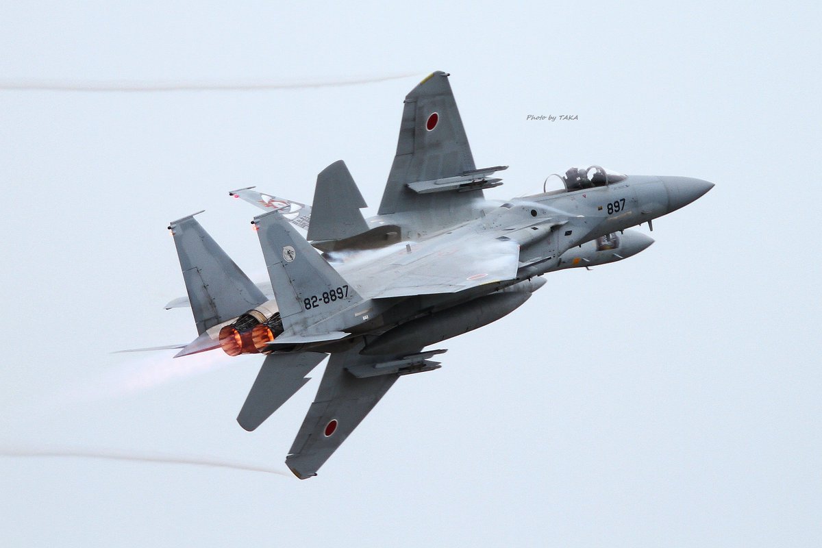 Taka 小松基地航空祭16 トップバッターは303sqのf 15でした 雨の降る中機動飛行が始まりましたが 天候不良の為途中で中止になってしまいました それでも超低空ローパスを2回実施してくれたので満足できる機動飛行でした