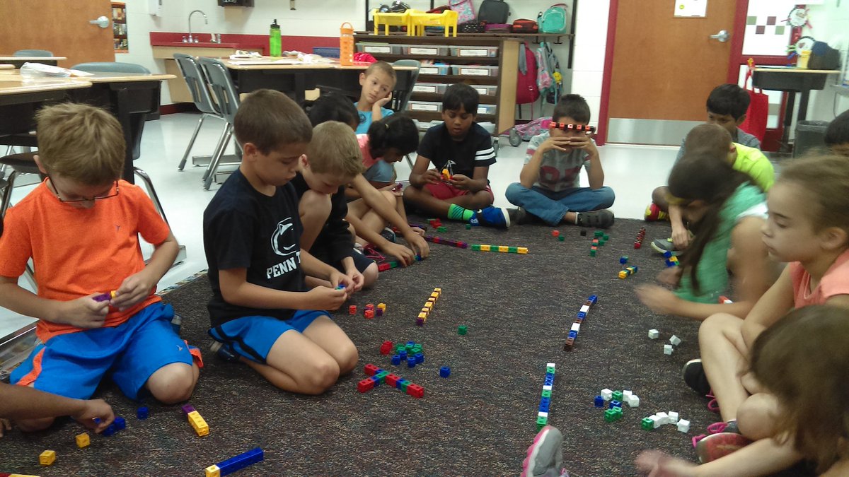 2ND graders are learning about patterns and their units. #mtesyr1  <a href="/MadisonsTrust16/">Madison's Trust E.S.</a>
