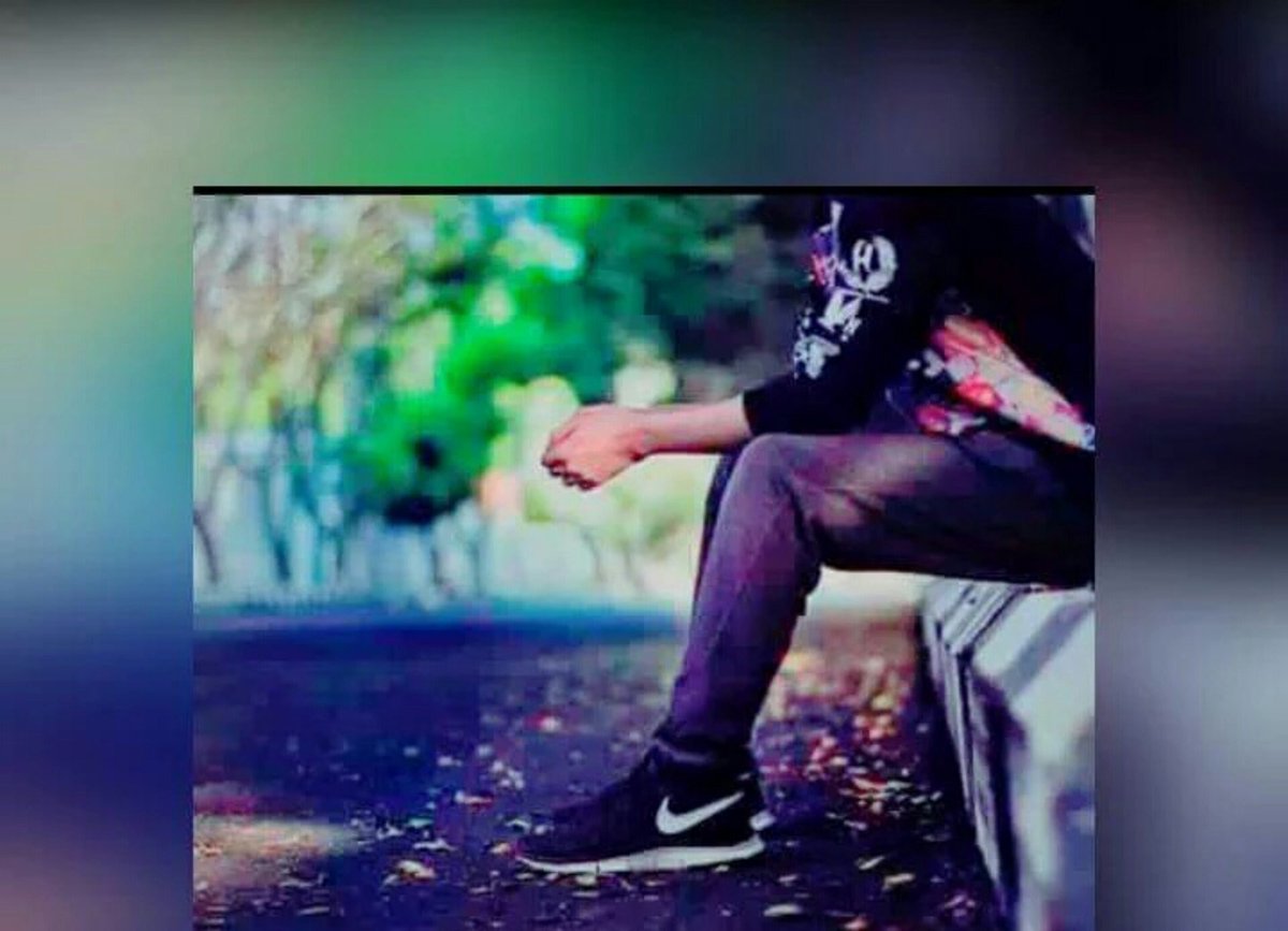 -

ترى من خاب ظنّه .. بـ اقرب احبابه 
يشوف ان الحياه اجمل : بلا احباب #رآآقَہيَ