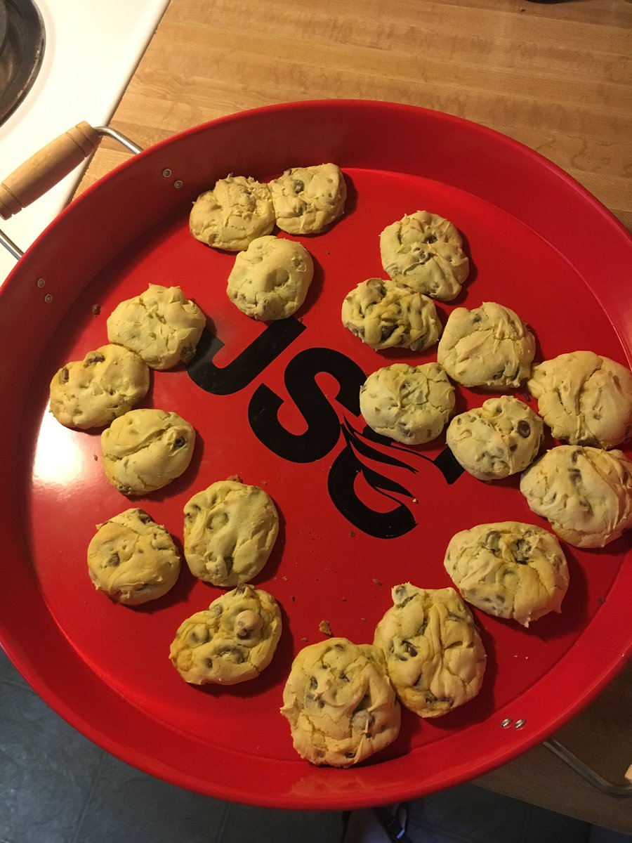 jo_cass_'s tweet photo. Bible study tonight at 6:30!!!!! 🍪💃🏻❤️🔥👌🏼 you don't wanna miss this lesson by @renezeringue https://t.co/Rsrgh3LXzI