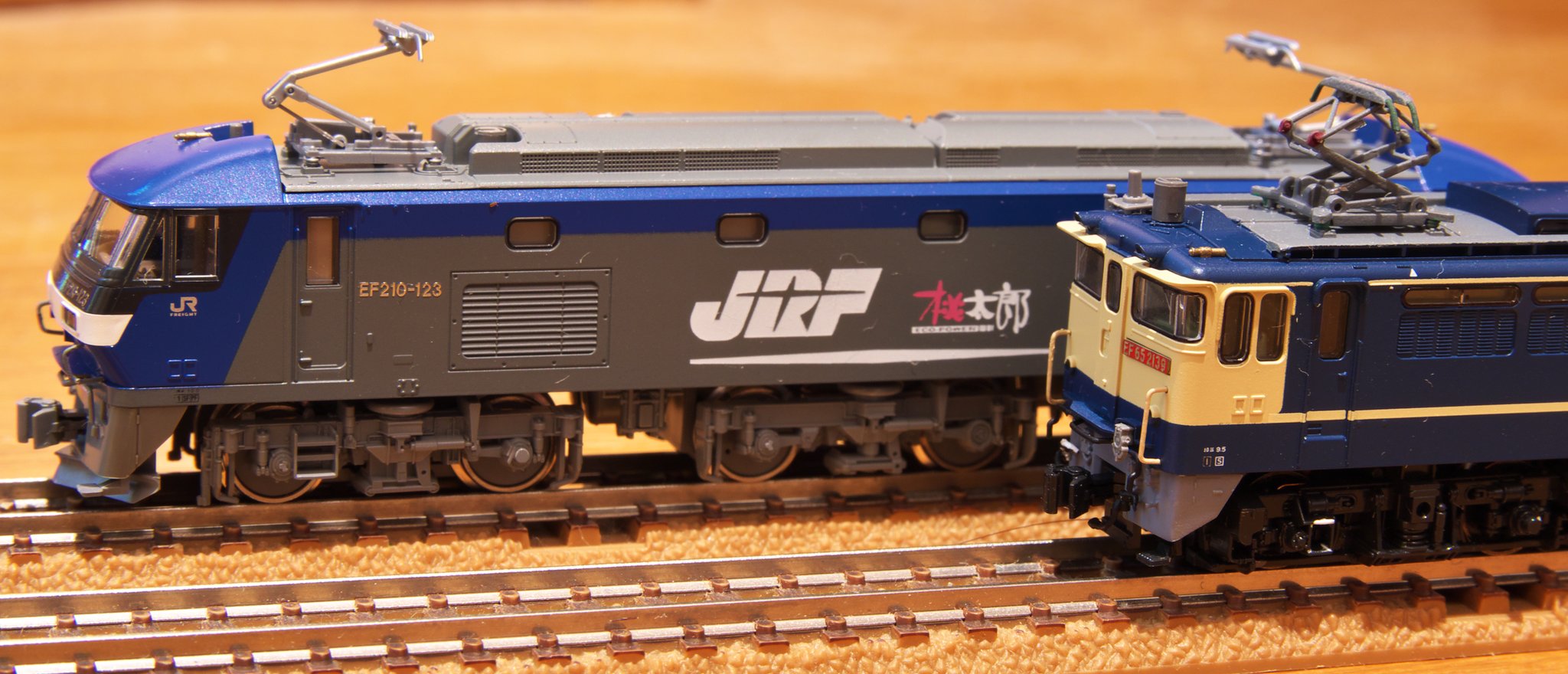 Kato 1-304 Electric Locomotive EF65-0 (General Color) - HO