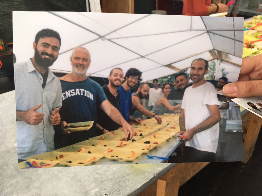 DavidZorrakino's tweet photo. És l'hora de rentar-se les mans i esmorzar totes juntes a la @ComunitatEko. L'#EkoKitchen ja és a punt. #RefugeeGr https://t.co/V34HizNYvX