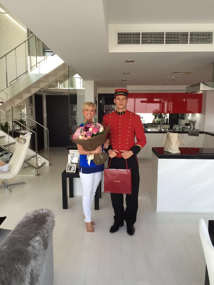 johnmsv's tweet photo. Thank you @Cartier #Dubai for surprising #MrsMsv at home on her birthday yesterday https://t.co/ans4CAYi5V