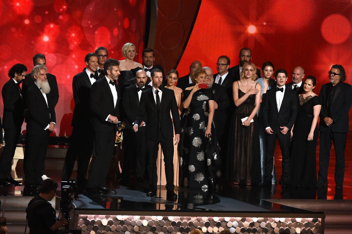 'Game of Thrones' trionfa agli #Emmys2016: è la serie più premiata della storia tinyurl.com/zm4y9z3