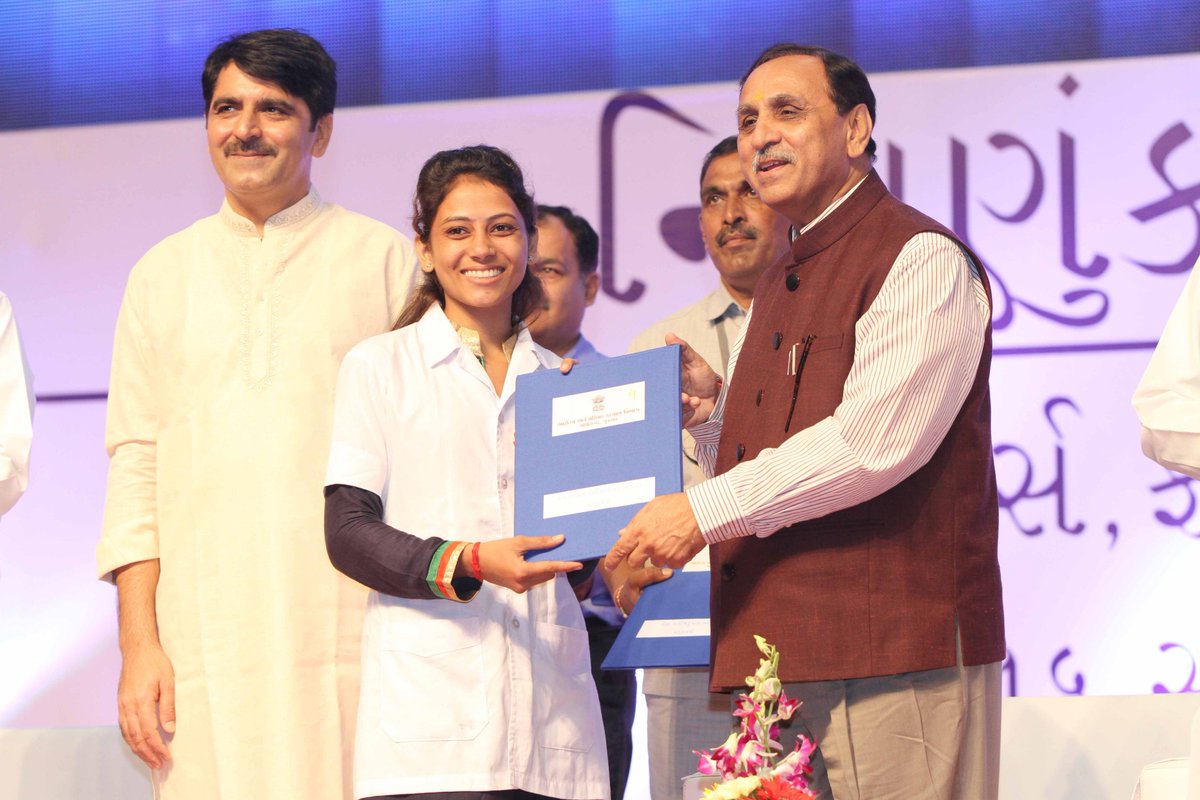 CMOGuj's tweet photo. CM @vijayrupanibjp handed appointment letters to newly appointed staff nurses, pharmacist &amp; physiotherapists today. https://t.co/fCe7dbJUVI