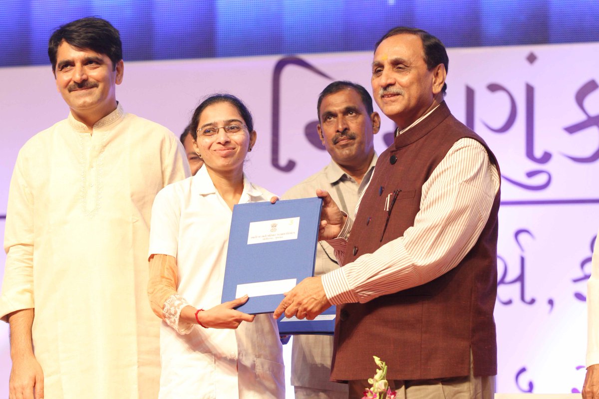 CMOGuj's tweet photo. CM @vijayrupanibjp handed appointment letters to newly appointed staff nurses, pharmacist &amp; physiotherapists today. https://t.co/fCe7dbJUVI
