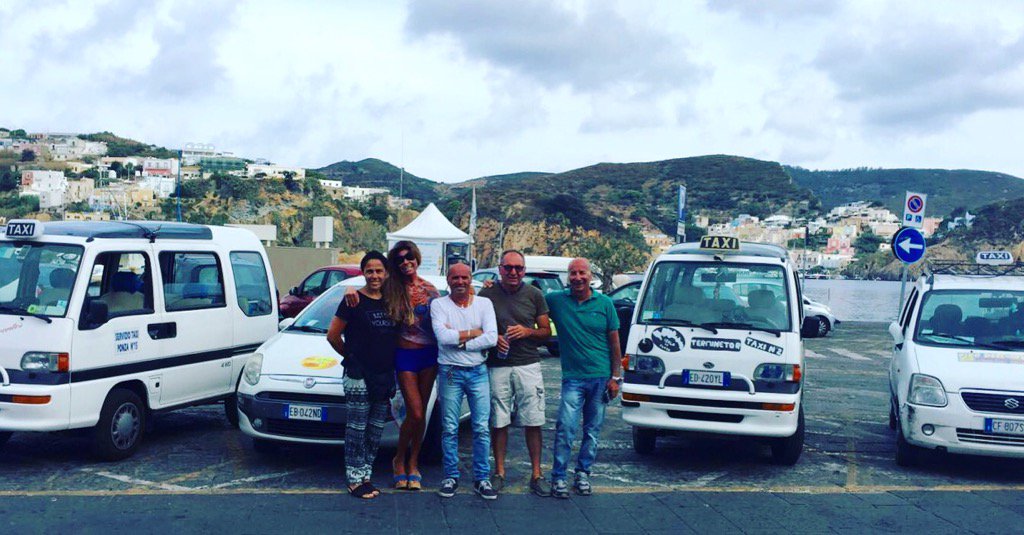 MyriamFecchi's tweet photo. I taxi driver di Ponza..ascoltano RTL 102.5👏👏👏👏👏 https://t.co/dvszZ3yXTH