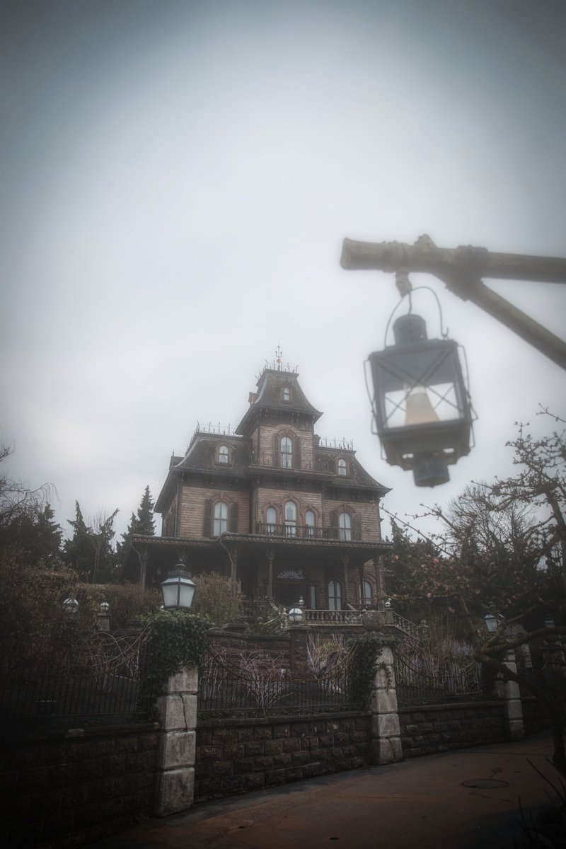 OneMoreMinute_'s tweet photo. Have a "nice"day ;) #phantommanor #frontierland https://t.co/rOBPWzlvUp