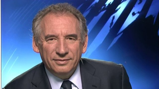Politique24_7's tweet photo. "On ne doit pas baisser la rémunération du travail !" @bayrou (@MoDem) #DimPol
> Vidéo : https://t.co/cJD6k9RSmw https://t.co/pacAVxkNCv