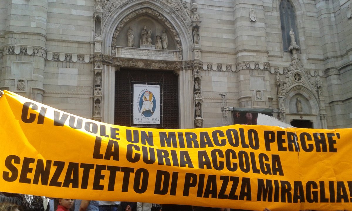 Mope_NA's tweet photo. #sangennaro la curia  di #napoli invece di donare #palazzomiraglia ai #senzatetto finanzia hotel #sepe #stayliquid https://t.co/EbCJk0FZzh