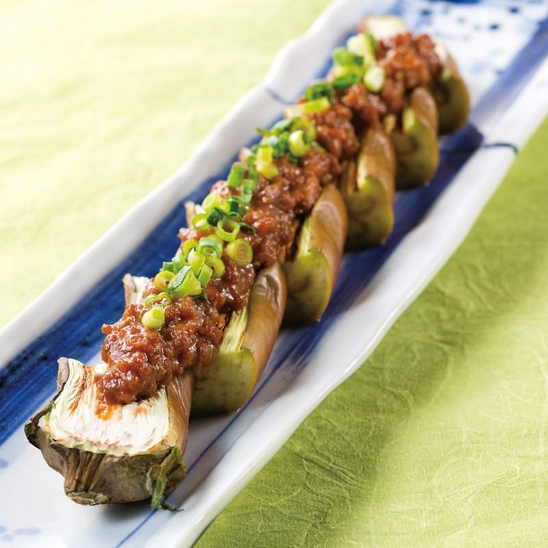 GNaviJapan's tweet photo. Cooking/ eating inspo: Creative serving idea for Akanasuno Nikumisoyaki (red eggplant with miso &amp; mince sauce) https://t.co/vRsknp9Ueq